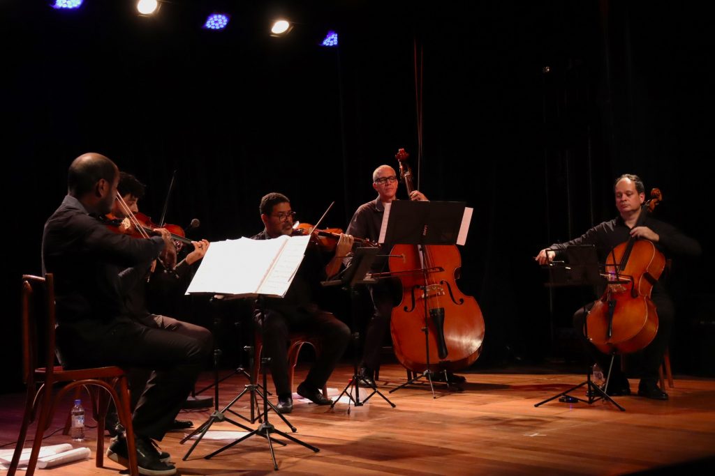 Com teatro cheio, Sesc Centro recebe Quinteto de Cordas da Orquestra Filarmônica de Alagoas
