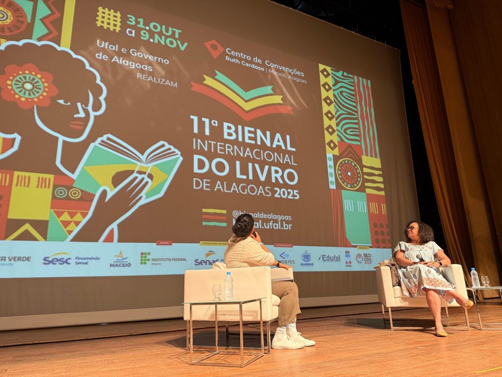 Em bate-papo, Ana Maria Gonçalves encanta o público da 11ª Bienal Internacional do Livro de Alagoas