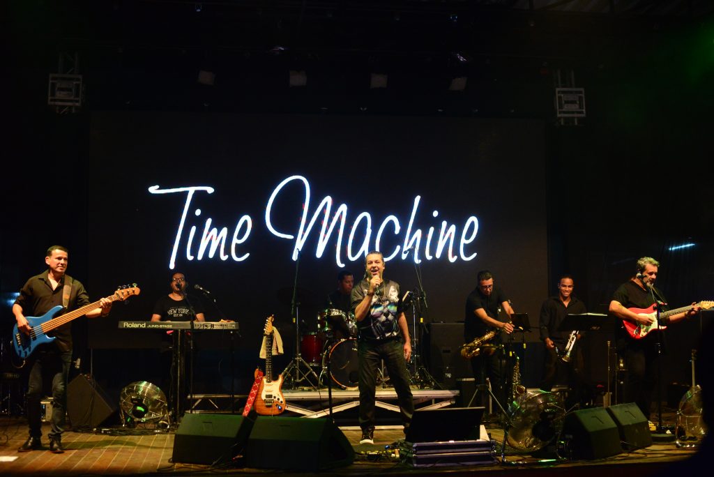 Happy Hour do Sesc reestreia com casa cheia, celebração e pista animada