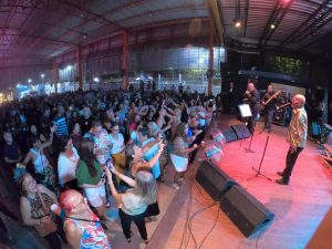 Happy Hour do Sesc reestreia com casa cheia e pista animada