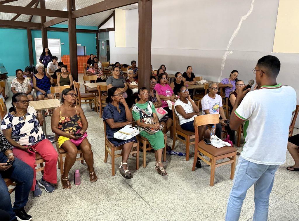 Participantes de projeto do Sesc Alagoas têm aulas de letramento digital