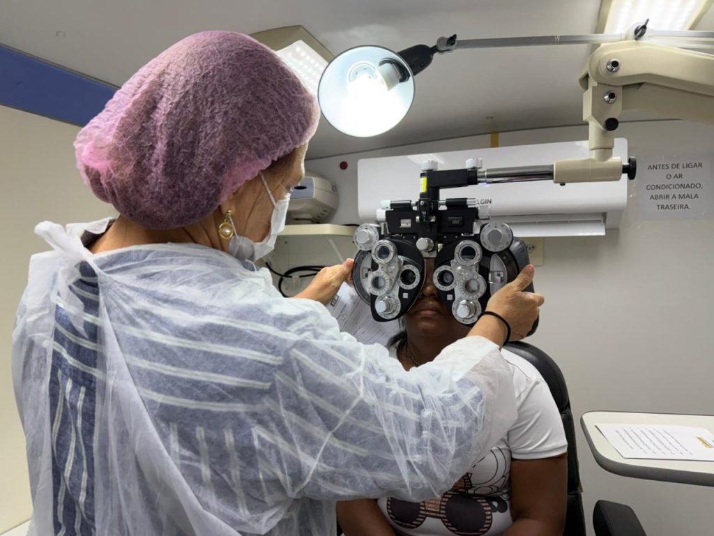 Visão renovada: trabalhadores do comércio recebem consultas e óculos gratuitos em ação do Sesc Alagoas