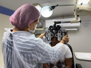 Visão renovada: trabalhadores do comércio recebem consultas e óculos gratuitos em ação do Sesc Alagoas