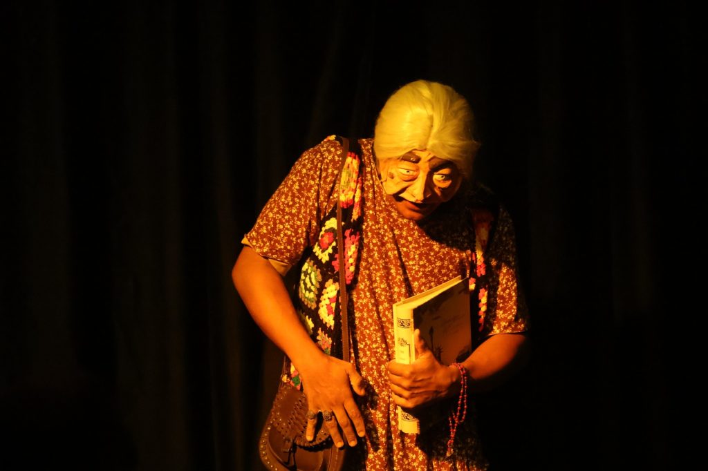 Mostra Sesc das Artes e Cultura Popular apresenta espetáculo “Cheiro de Vó”, da Cia Fulô de Mandacaru