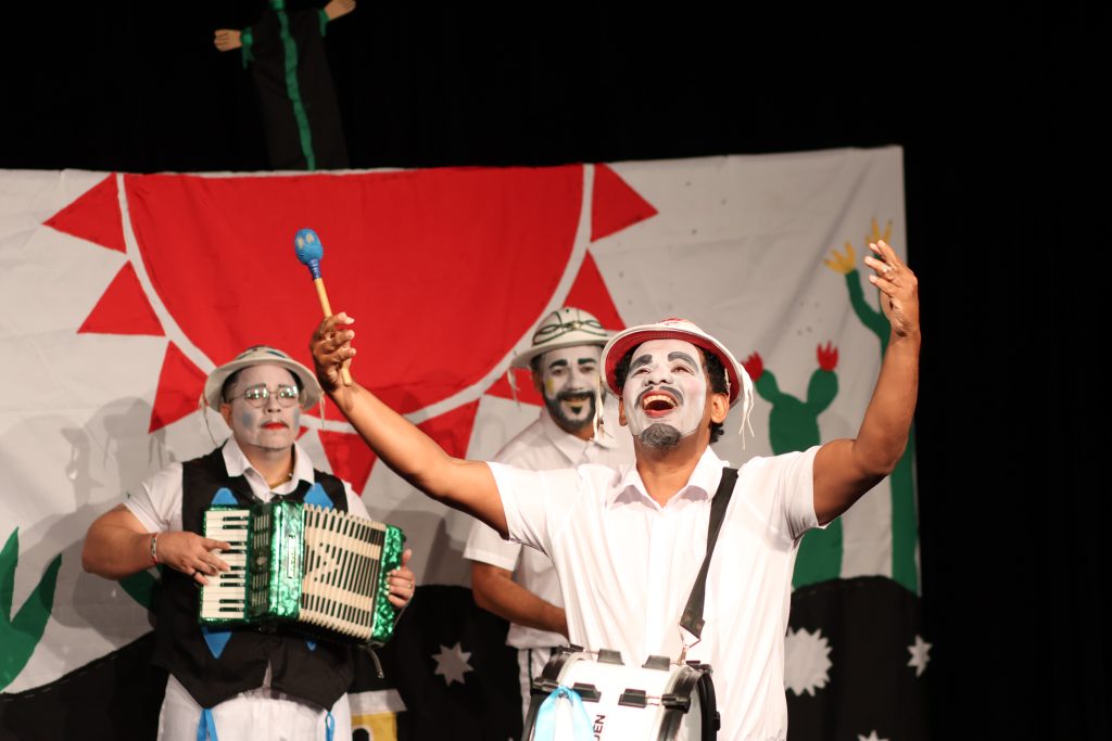 Sesc em Cena apresenta “Pavão Misterioso”, espetáculo da Cia LaCasa