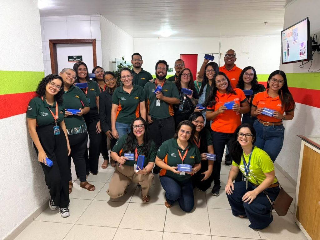 Trabalhadores do comércio recebem óculos gratuitos por meio do Sesc Saúde Empresa